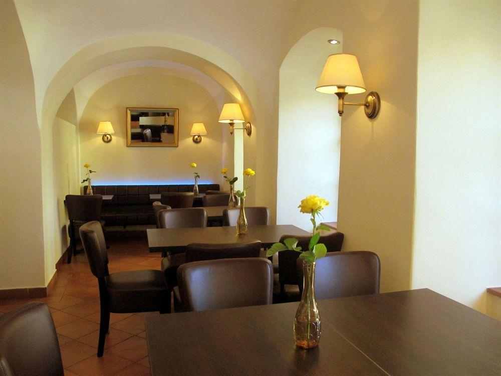 Hotel At The Golden Scissors Πράγα Εξωτερικό φωτογραφία