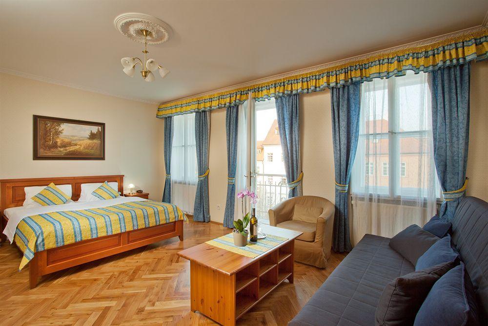 Hotel At The Golden Scissors Πράγα Εξωτερικό φωτογραφία