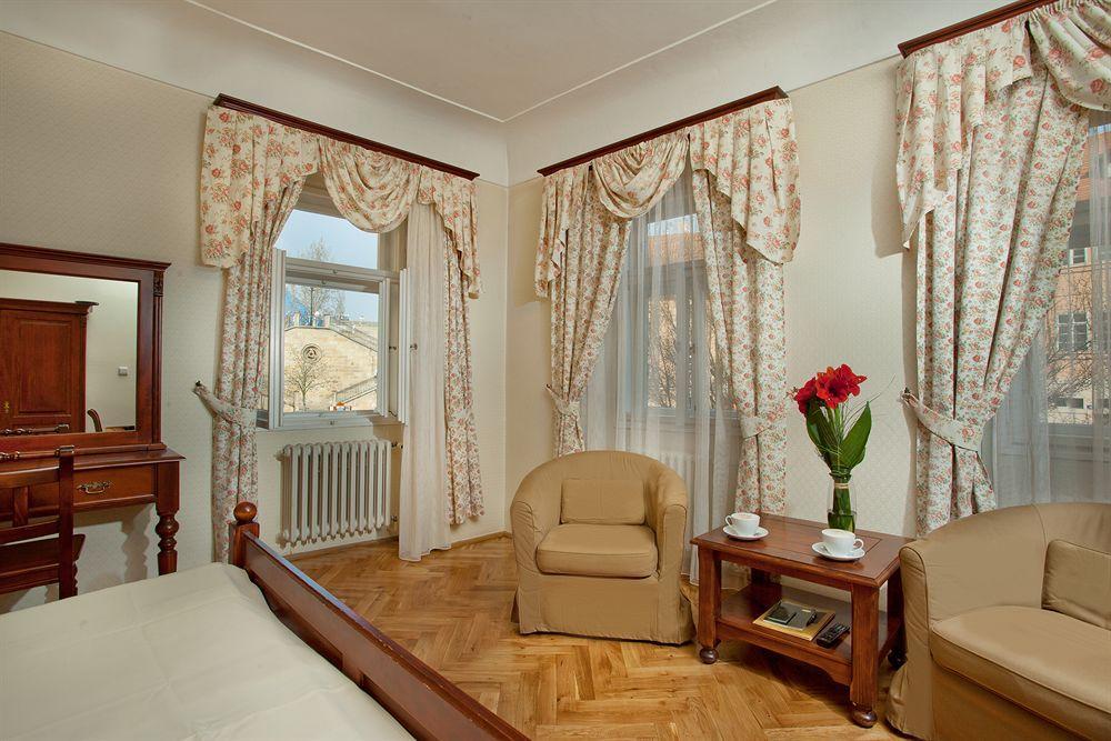 Hotel At The Golden Scissors Πράγα Εξωτερικό φωτογραφία