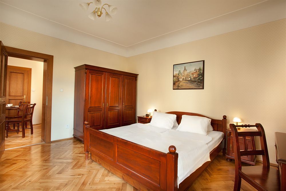 Hotel At The Golden Scissors Πράγα Εξωτερικό φωτογραφία