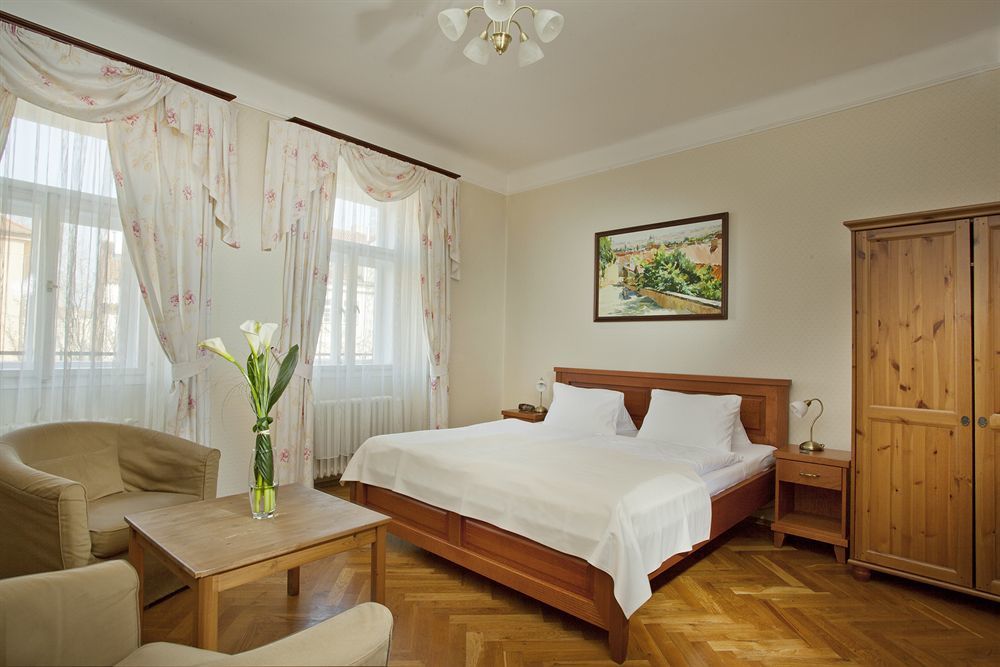 Hotel At The Golden Scissors Πράγα Εξωτερικό φωτογραφία