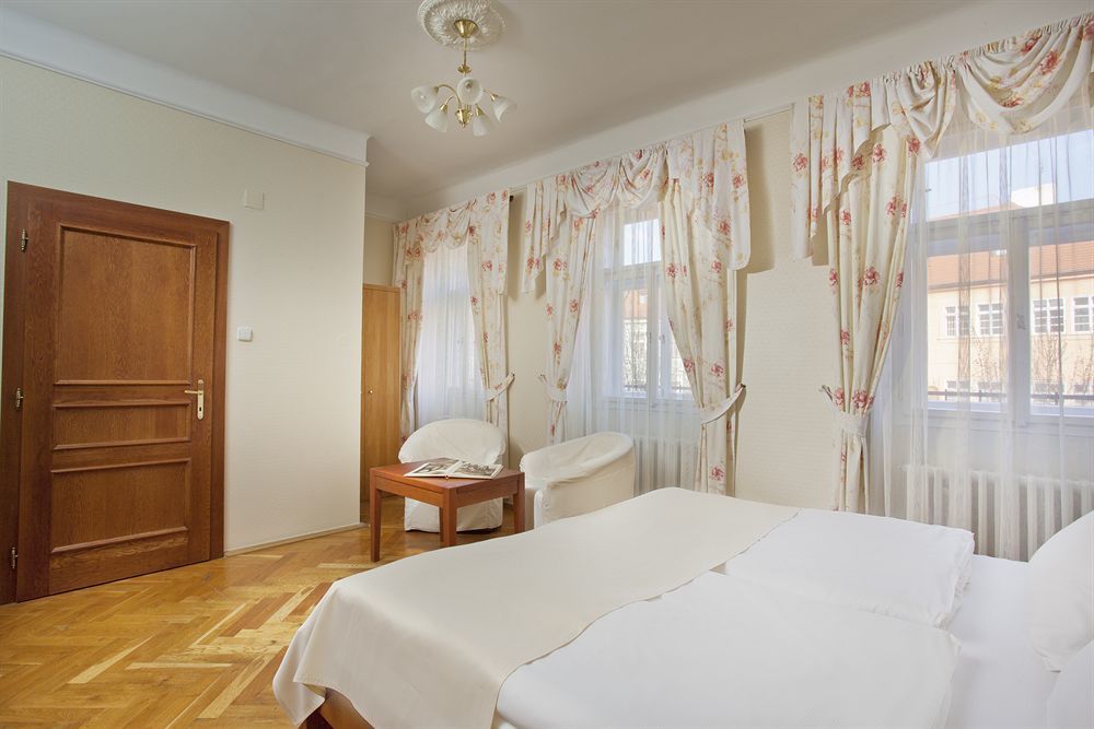 Hotel At The Golden Scissors Πράγα Εξωτερικό φωτογραφία